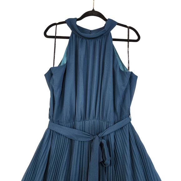 City Chic Womens Honour Pleated  Maxi Dress Plus Size 16 Emerald Green Gown NWT - Picture 3 of 14